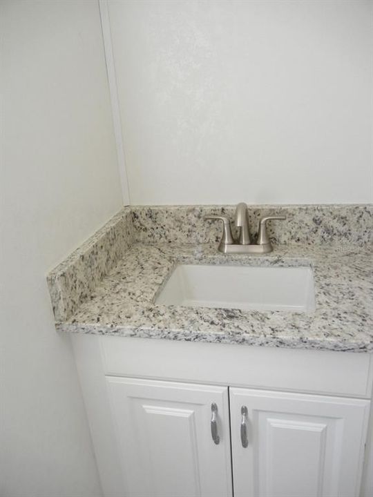 For Rent: $1,200 (2 beds, 1 baths, 784 Square Feet)