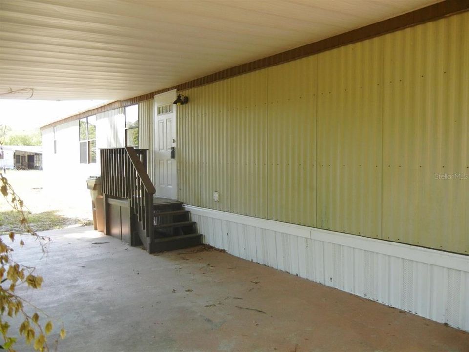 For Rent: $1,200 (2 beds, 1 baths, 784 Square Feet)