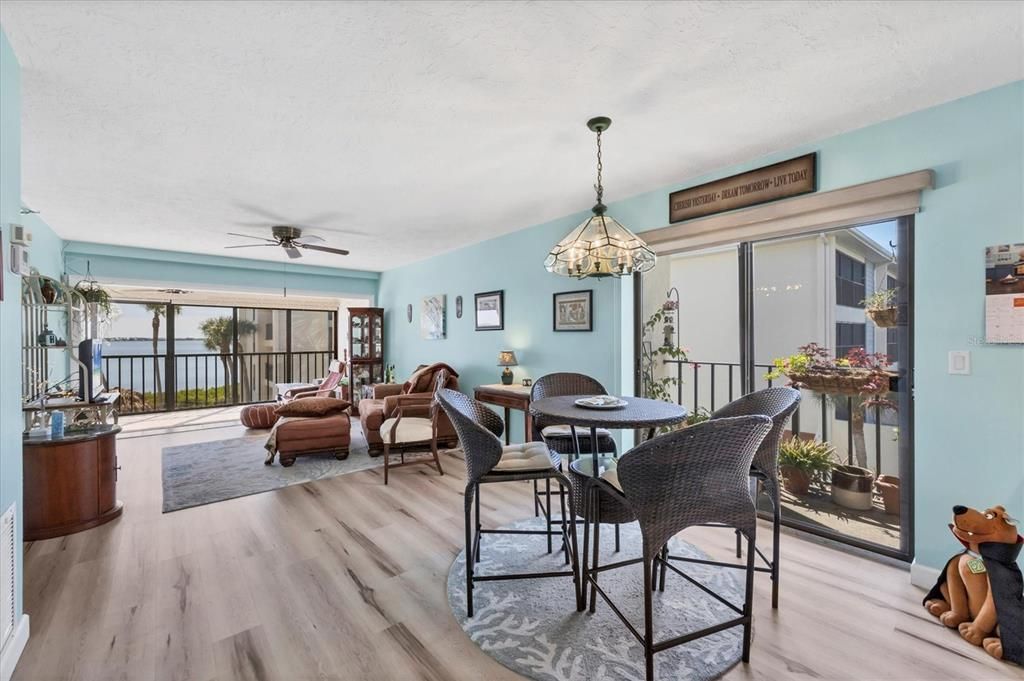 На продажу: $420,000 (2 спален, 2 ванн, 1070 Квадратных фут)