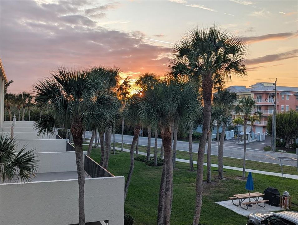 На продажу: $420,000 (2 спален, 2 ванн, 1070 Квадратных фут)