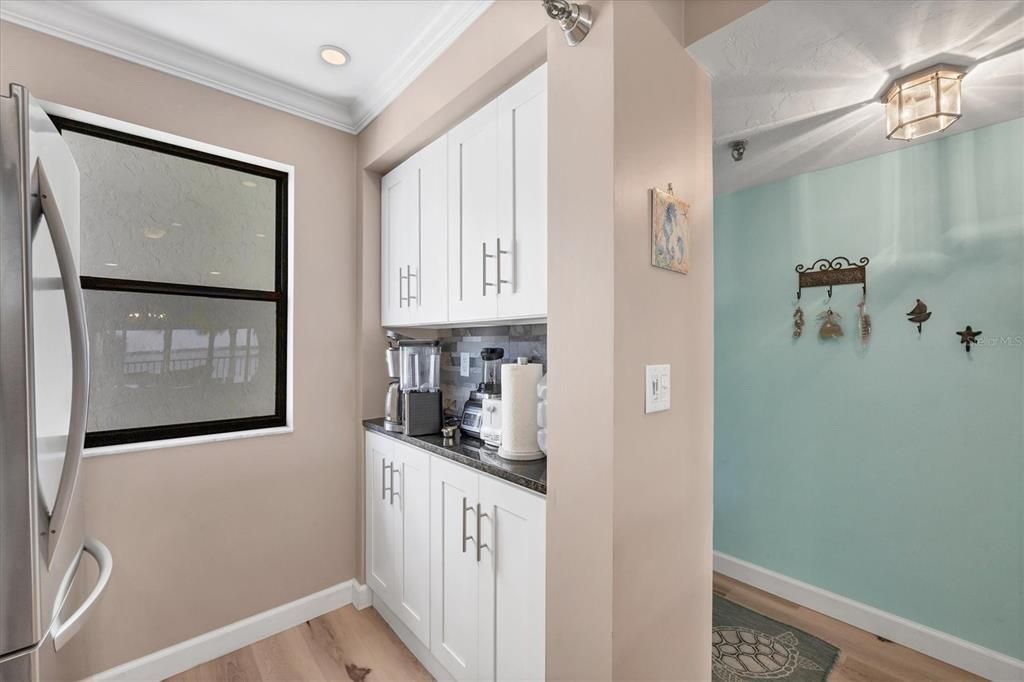 На продажу: $420,000 (2 спален, 2 ванн, 1070 Квадратных фут)