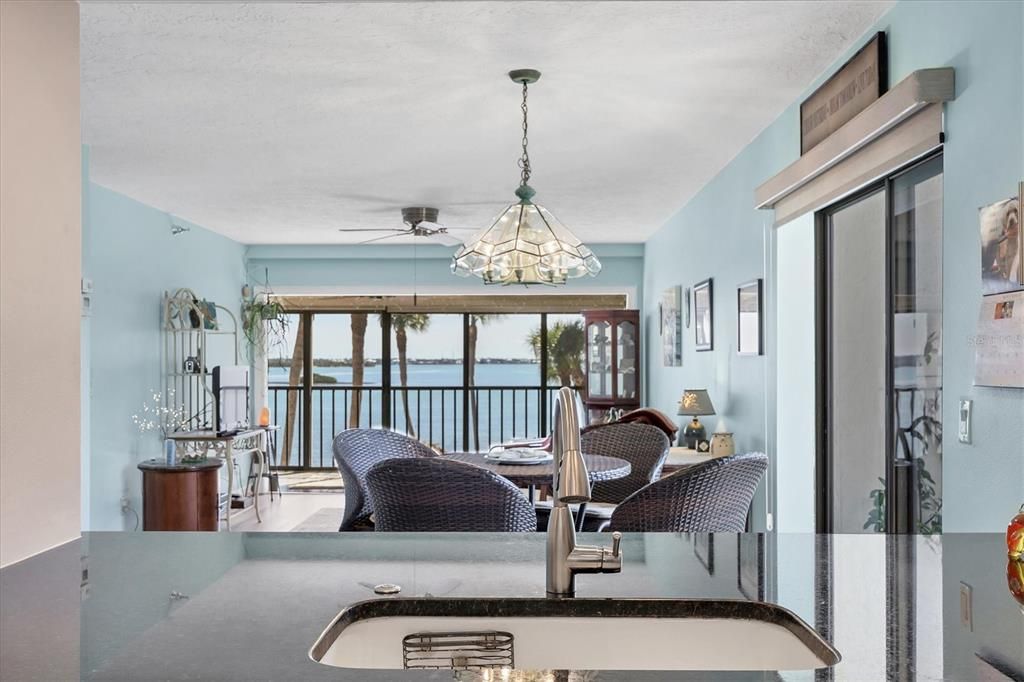 На продажу: $420,000 (2 спален, 2 ванн, 1070 Квадратных фут)