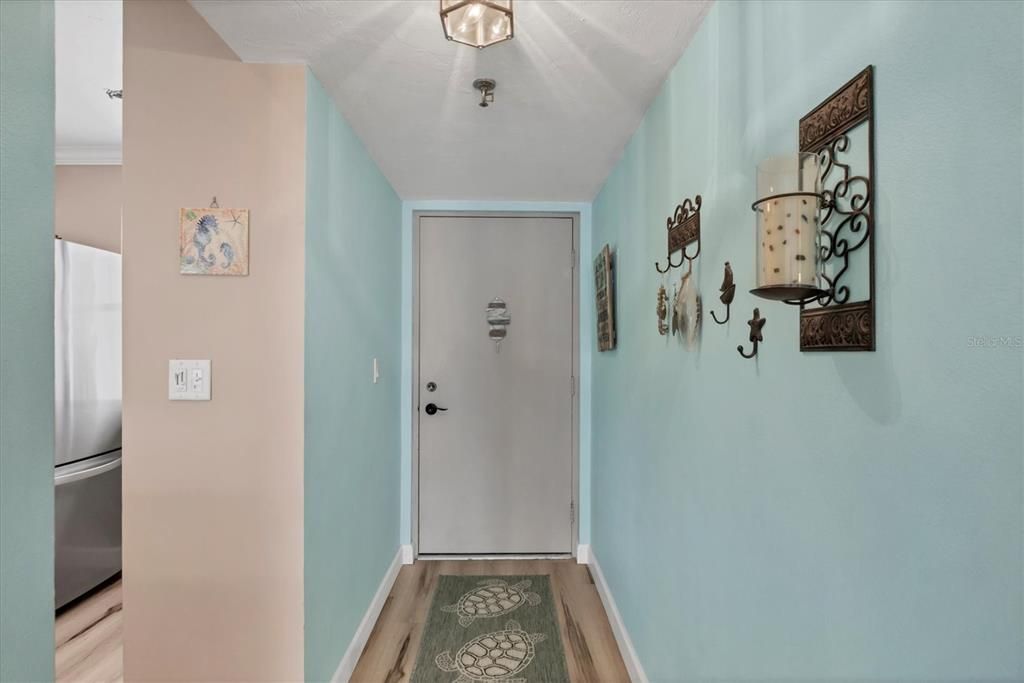 На продажу: $420,000 (2 спален, 2 ванн, 1070 Квадратных фут)