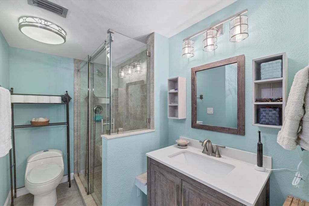 На продажу: $420,000 (2 спален, 2 ванн, 1070 Квадратных фут)