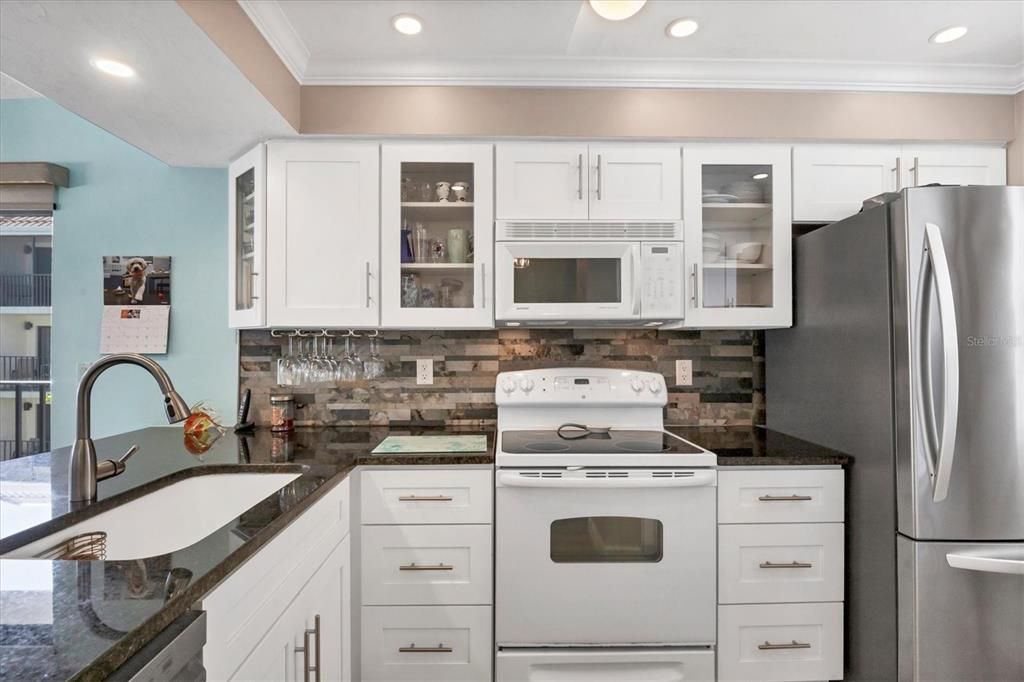 На продажу: $420,000 (2 спален, 2 ванн, 1070 Квадратных фут)