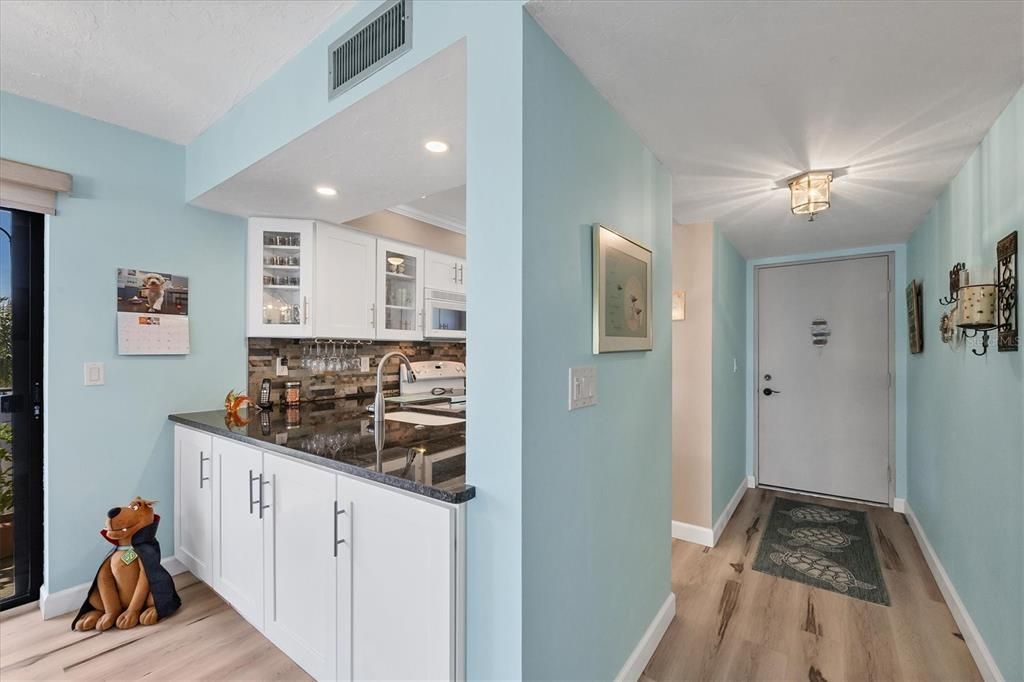 На продажу: $420,000 (2 спален, 2 ванн, 1070 Квадратных фут)