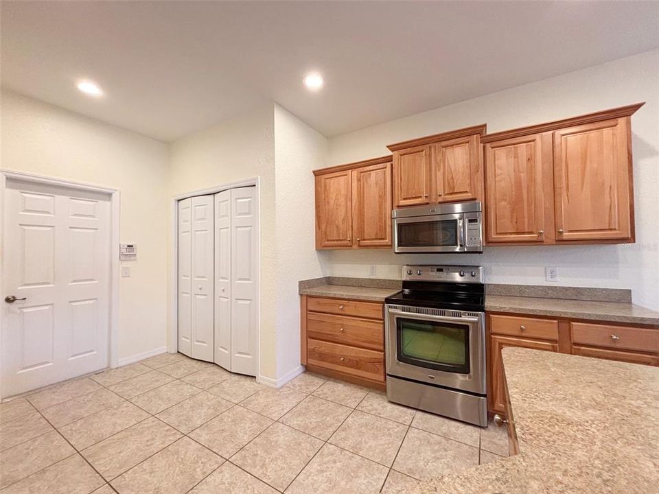 待售: $299,900 (2 贝兹, 2 浴室, 1530 平方英尺)