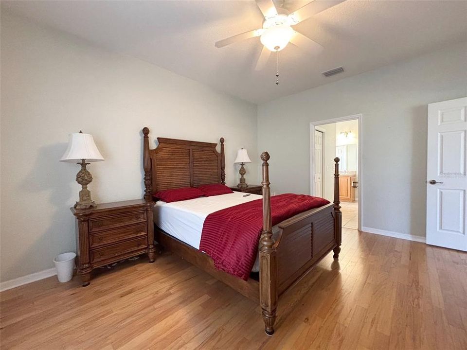 待售: $299,900 (2 贝兹, 2 浴室, 1530 平方英尺)