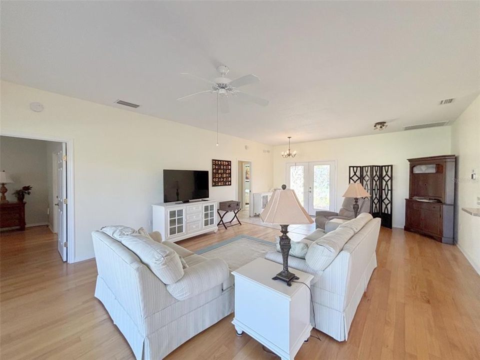 待售: $299,900 (2 贝兹, 2 浴室, 1530 平方英尺)