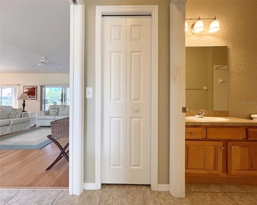 待售: $299,900 (2 贝兹, 2 浴室, 1530 平方英尺)