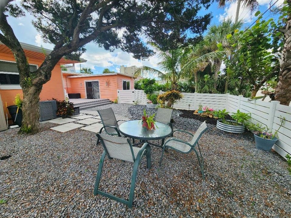 出租: $2,450 (2 贝兹, 1 浴室, 1100 平方英尺)