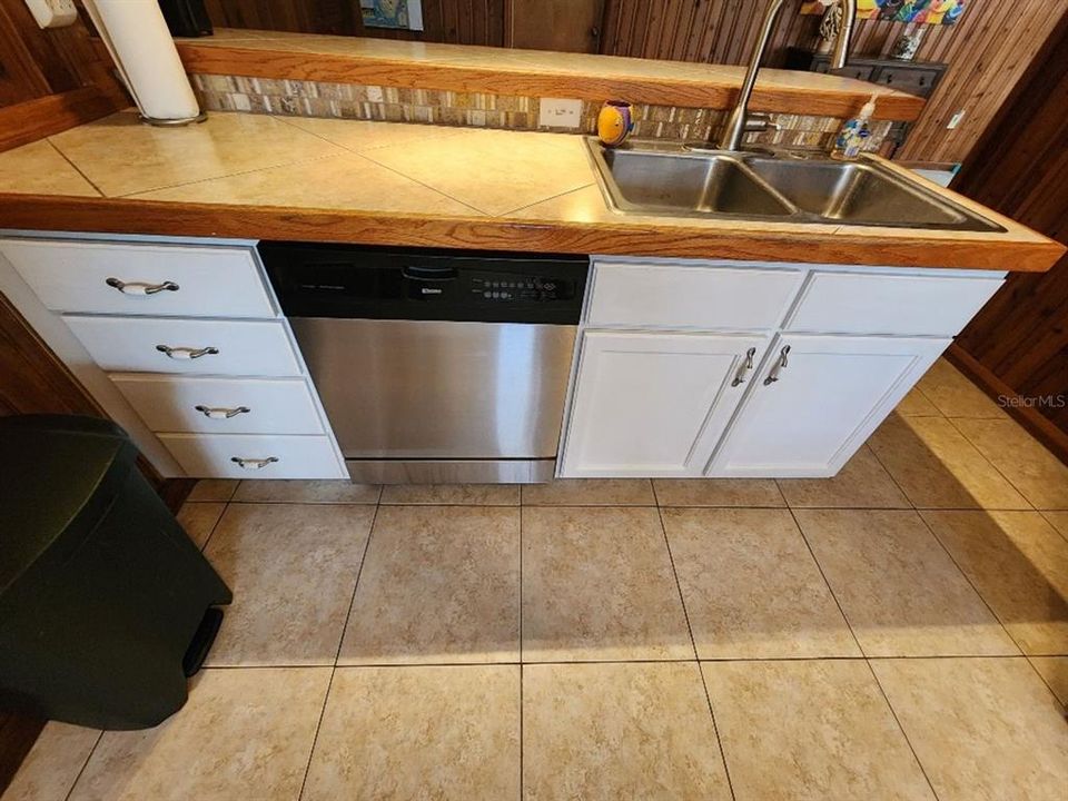 出租: $2,450 (2 贝兹, 1 浴室, 1100 平方英尺)