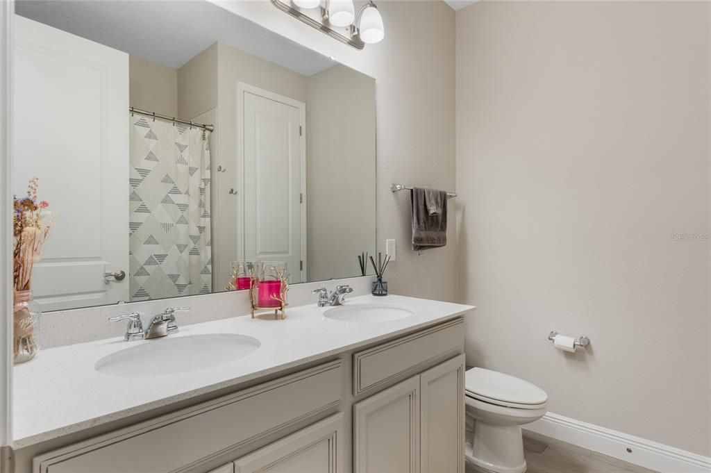 合同活跃: $785,000 (4 贝兹, 3 浴室, 2192 平方英尺)