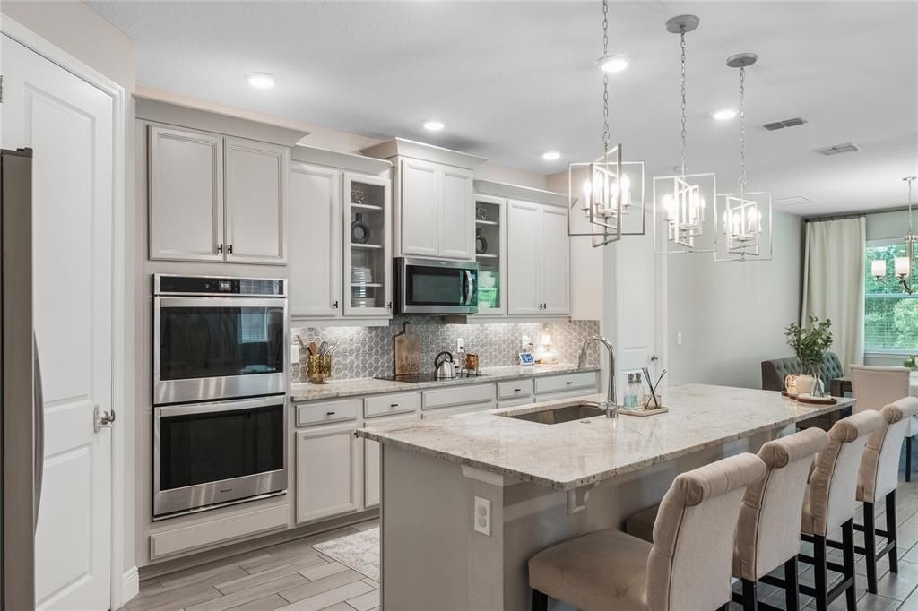 合同活跃: $785,000 (4 贝兹, 3 浴室, 2192 平方英尺)