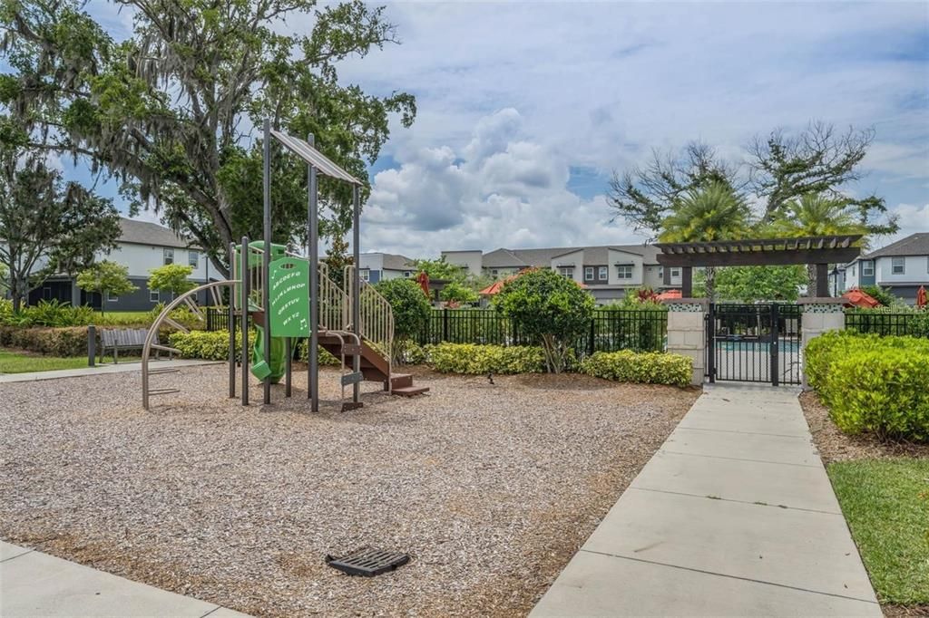 合同活跃: $785,000 (4 贝兹, 3 浴室, 2192 平方英尺)