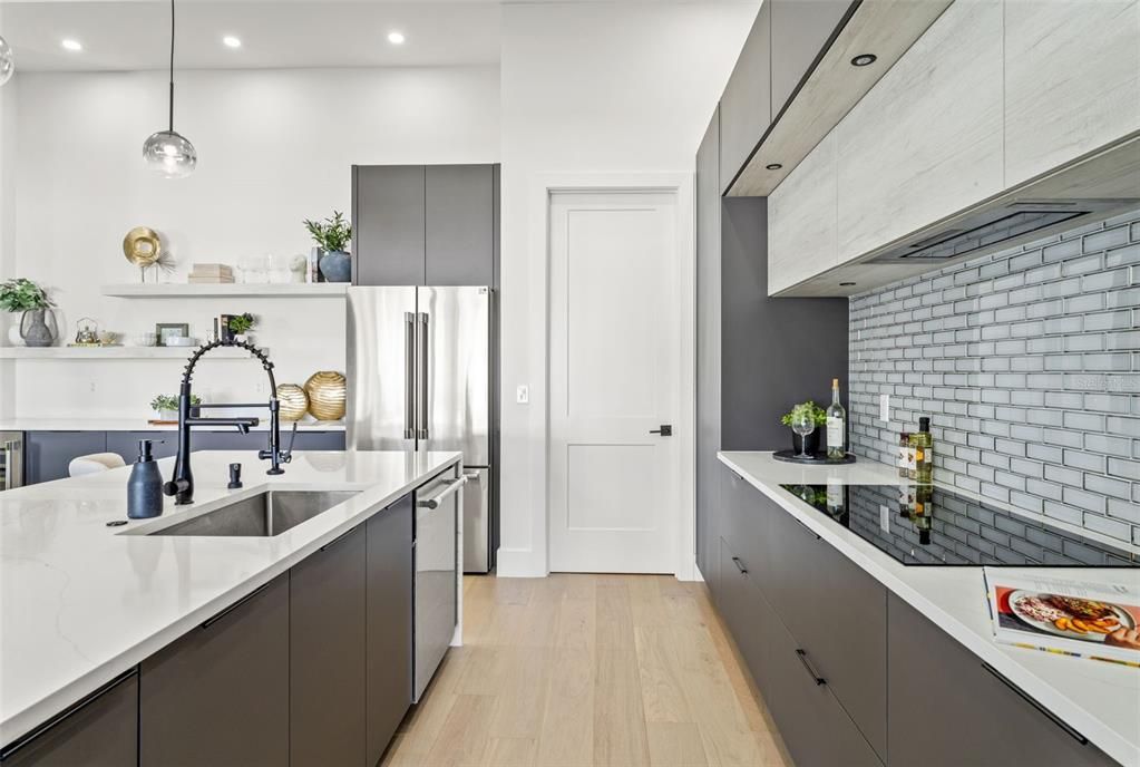 For Sale: $2,250,000 (5 beds, 4 baths, 4084 Square Feet)