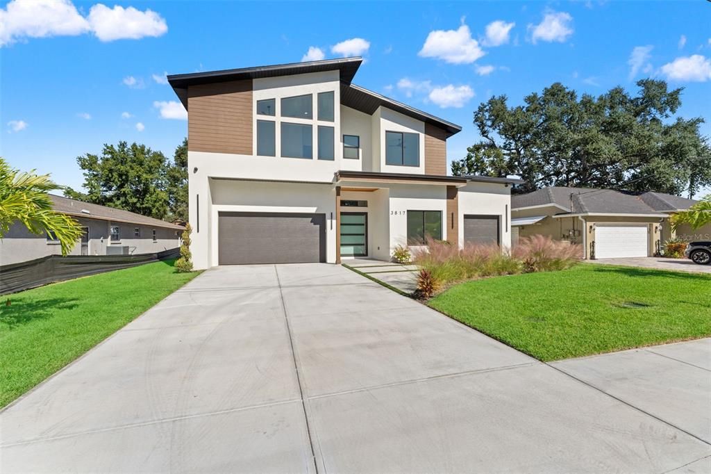 For Sale: $2,250,000 (5 beds, 4 baths, 4084 Square Feet)