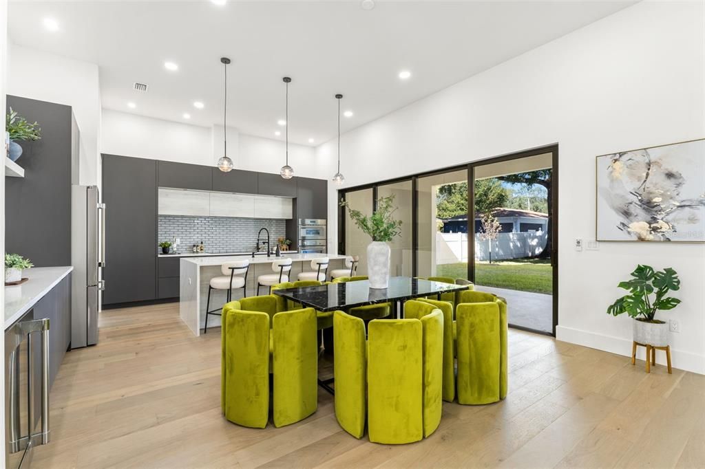 For Sale: $2,250,000 (5 beds, 4 baths, 4084 Square Feet)