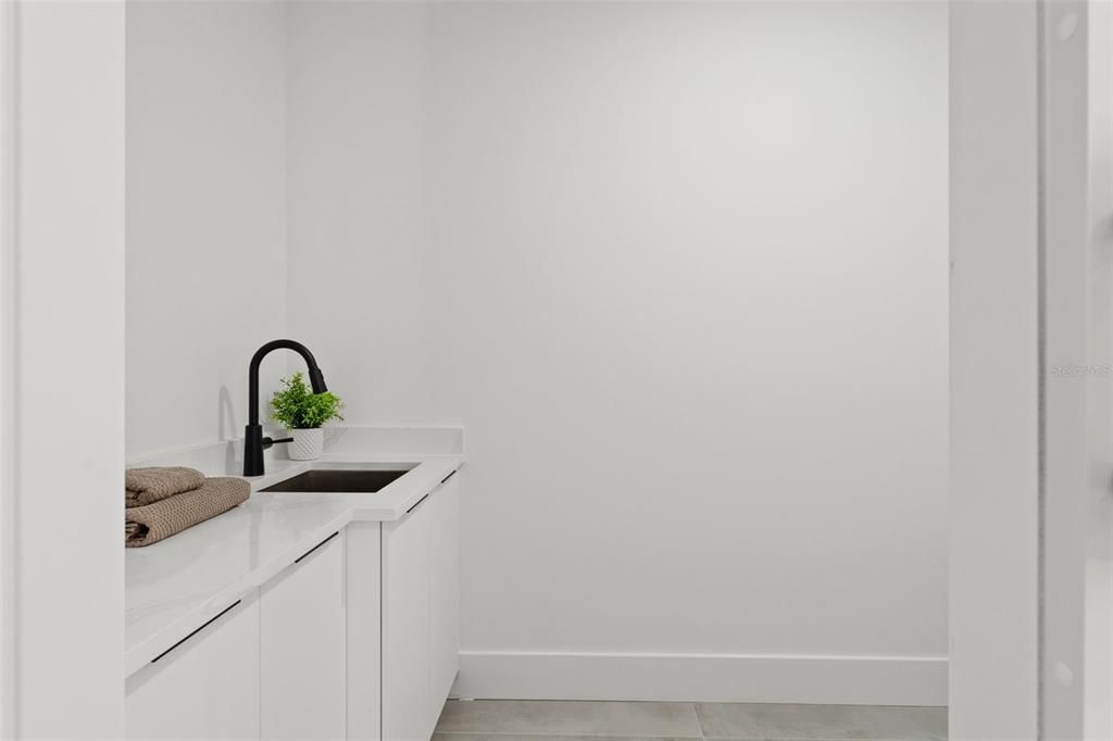 For Sale: $2,250,000 (5 beds, 4 baths, 4084 Square Feet)