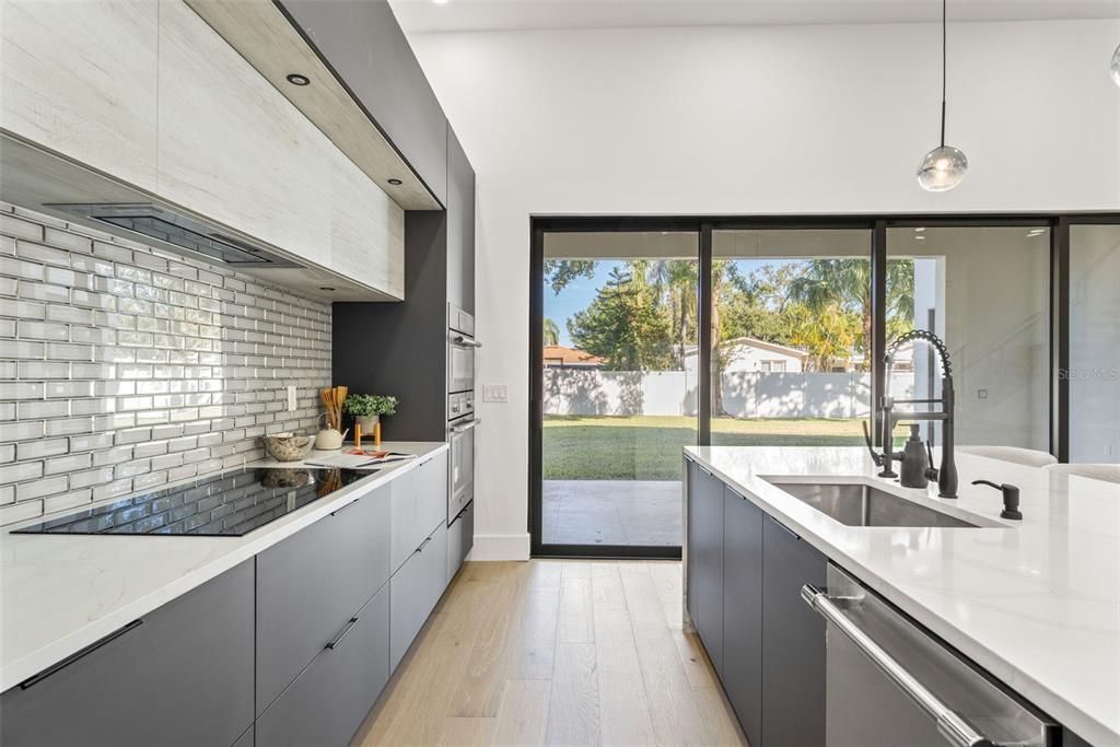 For Sale: $2,250,000 (5 beds, 4 baths, 4084 Square Feet)