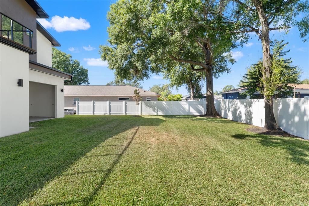 For Sale: $2,250,000 (5 beds, 4 baths, 4084 Square Feet)