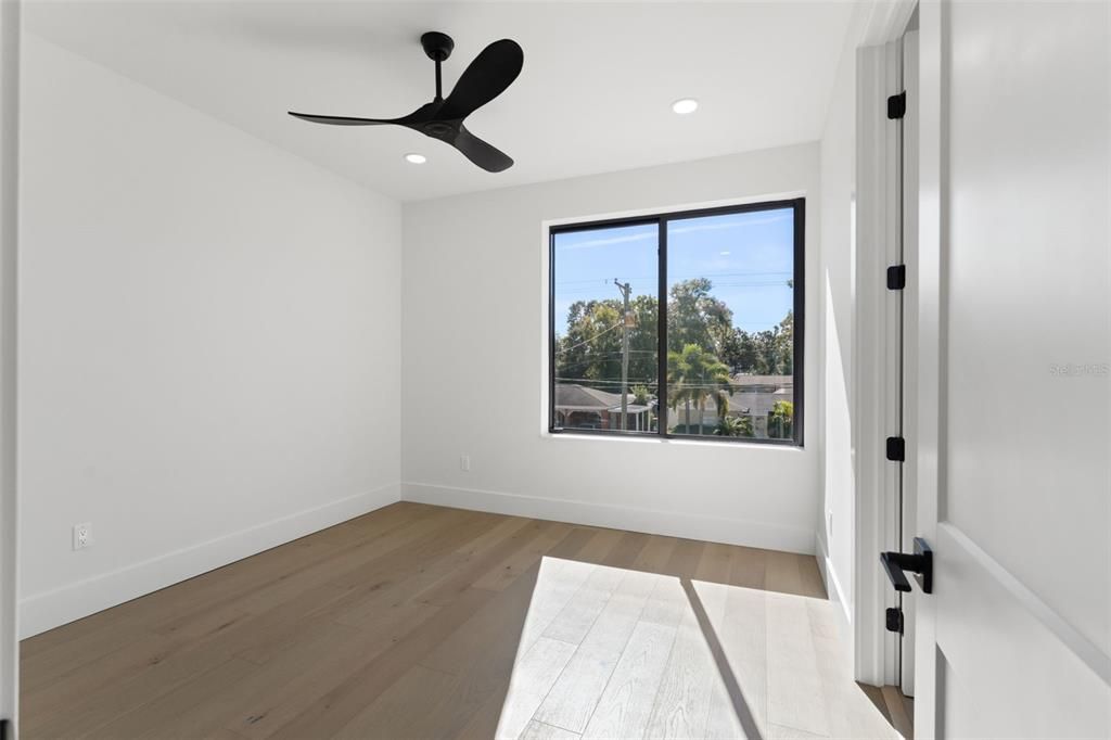 For Sale: $2,250,000 (5 beds, 4 baths, 4084 Square Feet)