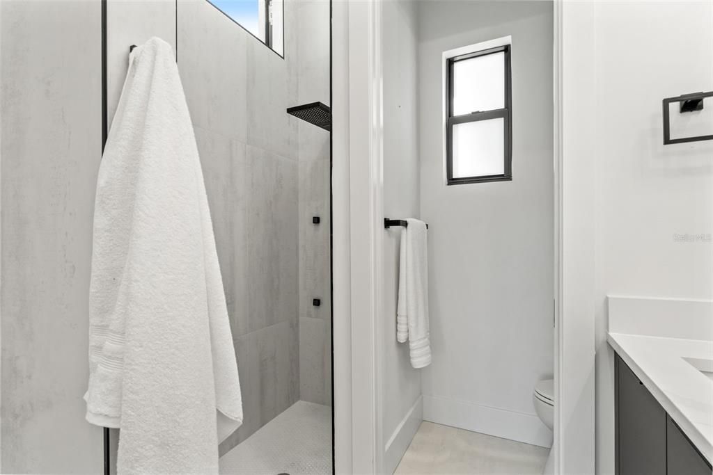 For Sale: $2,250,000 (5 beds, 4 baths, 4084 Square Feet)