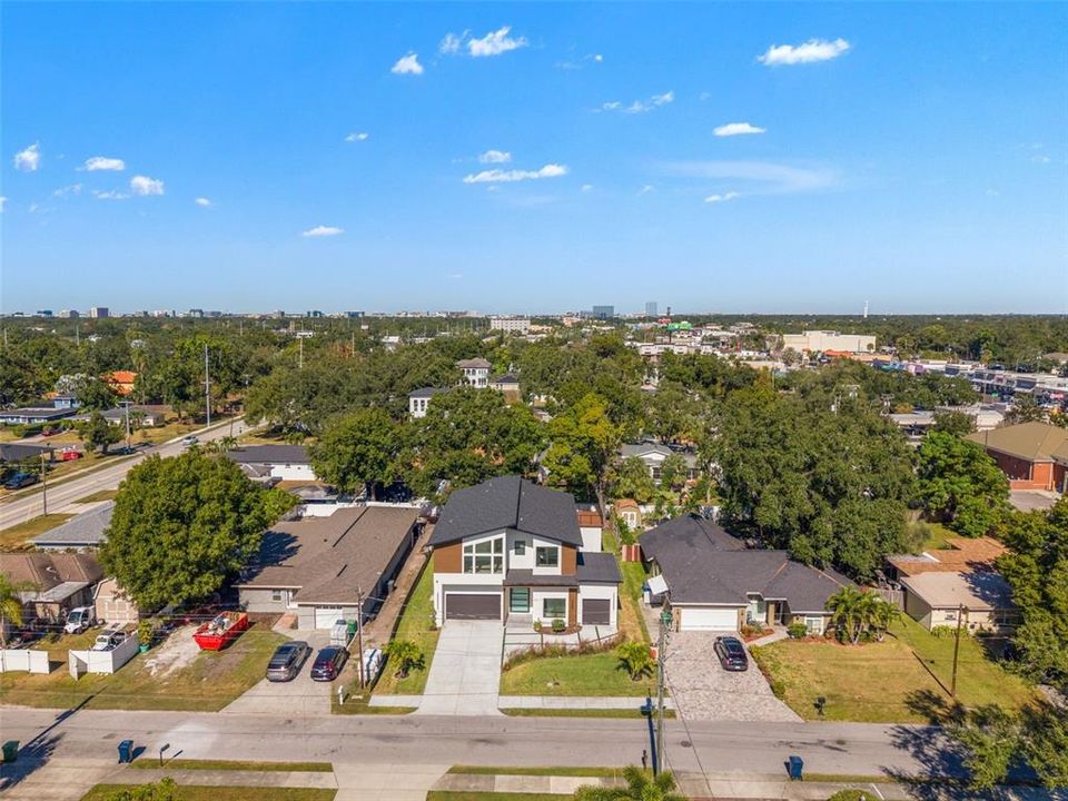 For Sale: $2,250,000 (5 beds, 4 baths, 4084 Square Feet)