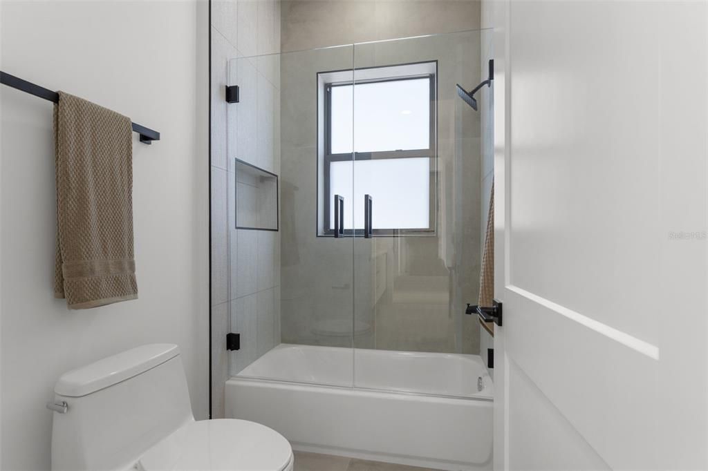 For Sale: $2,250,000 (5 beds, 4 baths, 4084 Square Feet)