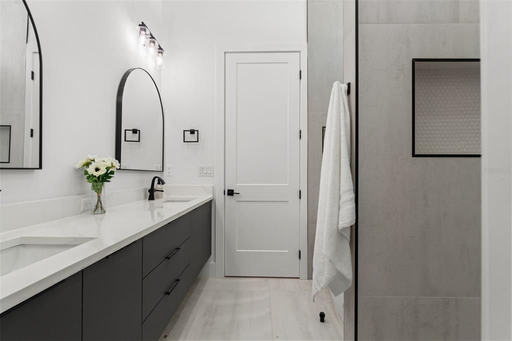 For Sale: $2,250,000 (5 beds, 4 baths, 4084 Square Feet)