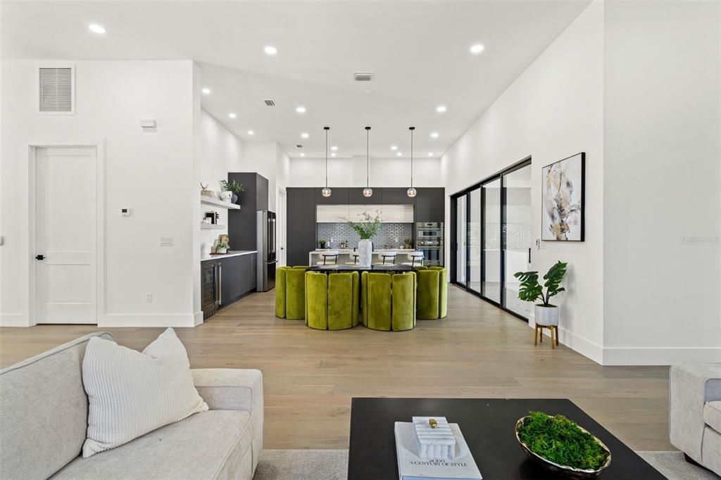 For Sale: $2,250,000 (5 beds, 4 baths, 4084 Square Feet)