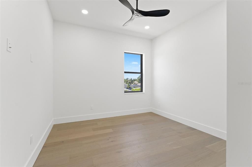 For Sale: $2,250,000 (5 beds, 4 baths, 4084 Square Feet)