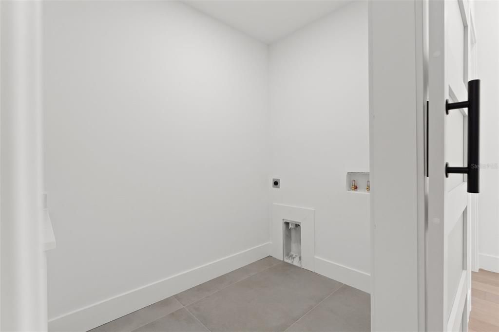 For Sale: $2,250,000 (5 beds, 4 baths, 4084 Square Feet)