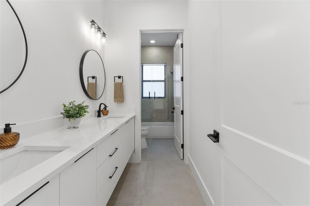 For Sale: $2,250,000 (5 beds, 4 baths, 4084 Square Feet)