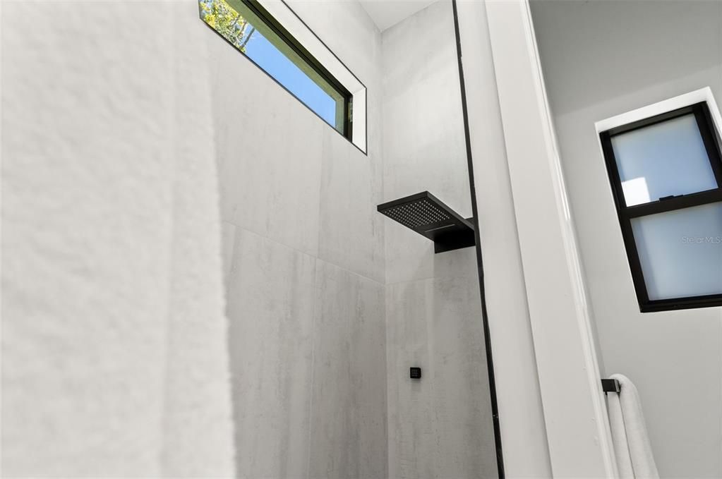 For Sale: $2,250,000 (5 beds, 4 baths, 4084 Square Feet)