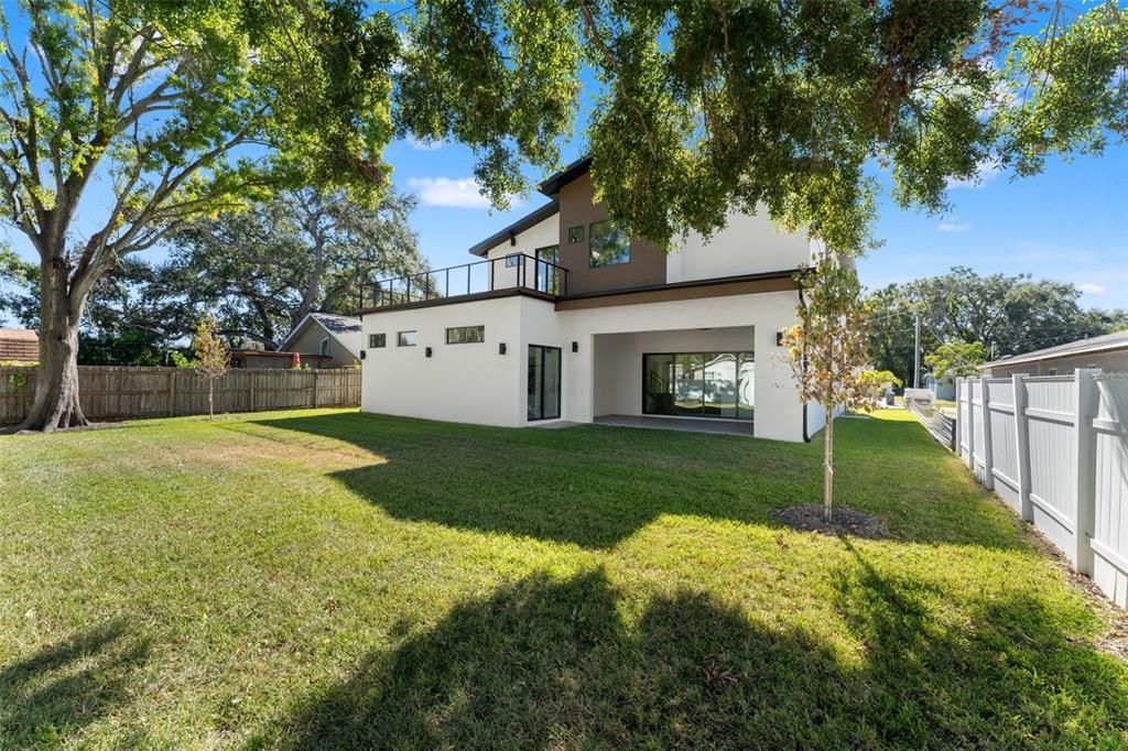 For Sale: $2,250,000 (5 beds, 4 baths, 4084 Square Feet)