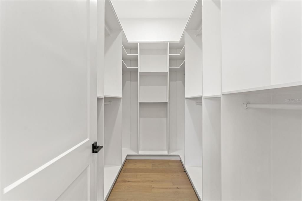 For Sale: $2,250,000 (5 beds, 4 baths, 4084 Square Feet)