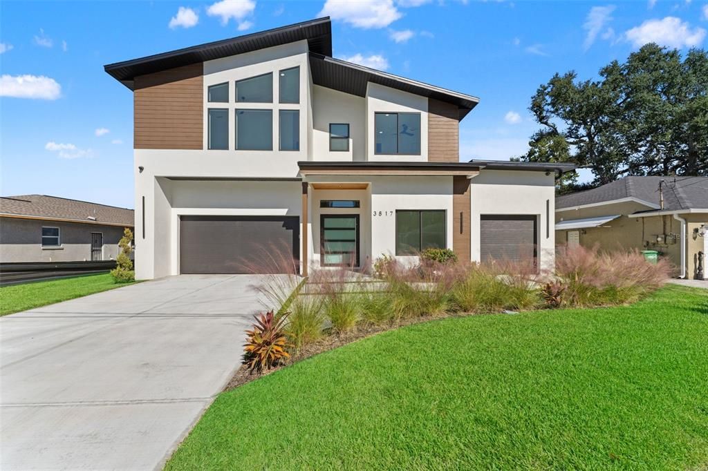 For Sale: $2,250,000 (5 beds, 4 baths, 4084 Square Feet)