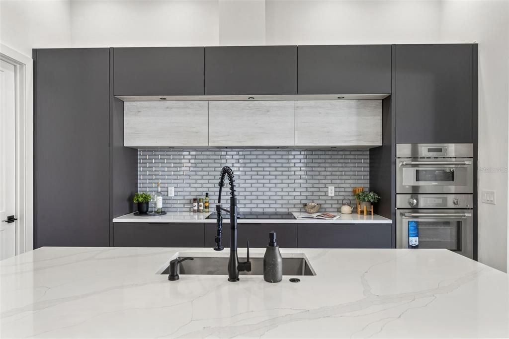 For Sale: $2,250,000 (5 beds, 4 baths, 4084 Square Feet)