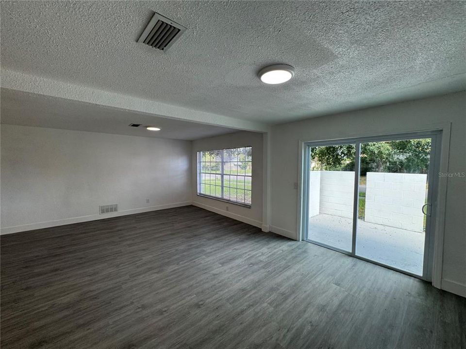 For Rent: $2,040 (3 beds, 2 baths, 1320 Square Feet)