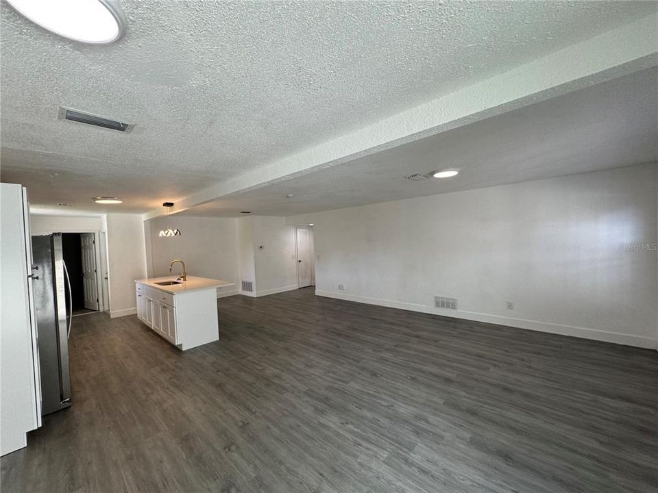For Rent: $2,040 (3 beds, 2 baths, 1320 Square Feet)