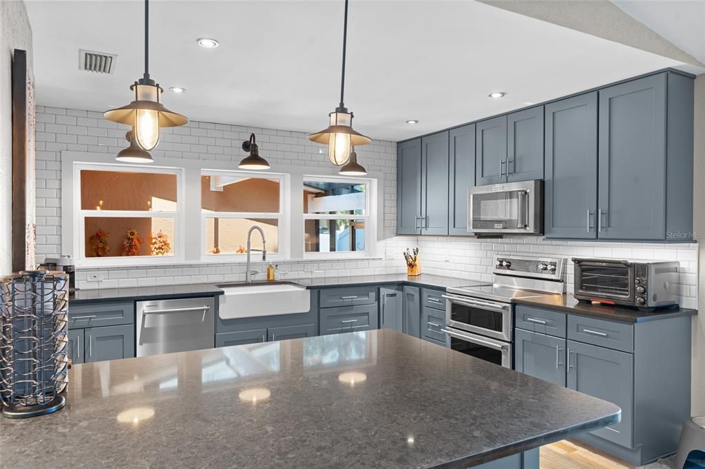 Active With Contract: $775,000 (3 beds, 2 baths, 2214 Square Feet)