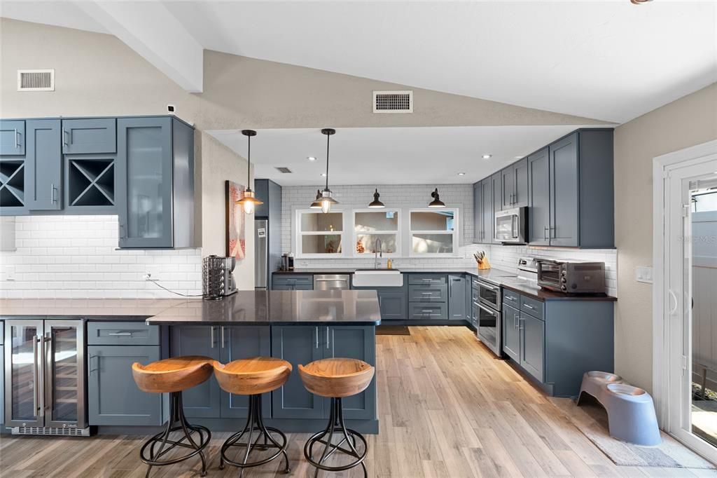 Active With Contract: $775,000 (3 beds, 2 baths, 2214 Square Feet)