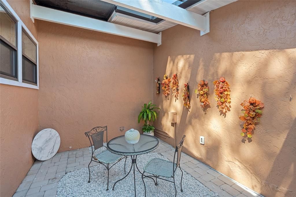 Active With Contract: $775,000 (3 beds, 2 baths, 2214 Square Feet)