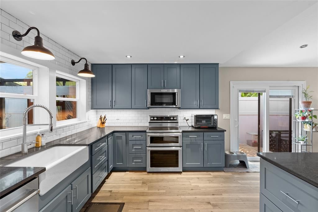 Active With Contract: $775,000 (3 beds, 2 baths, 2214 Square Feet)