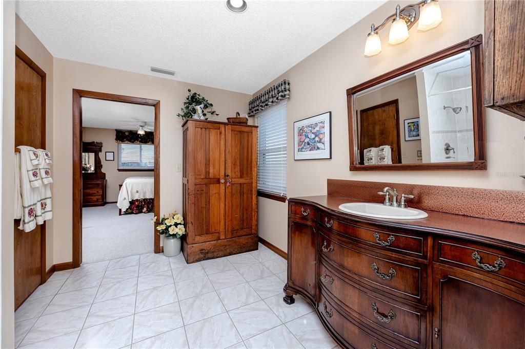 En Venta: $724,900 (4 camas, 3 baños, 2564 Pies cuadrados)