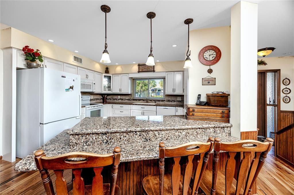 En Venta: $724,900 (4 camas, 3 baños, 2564 Pies cuadrados)