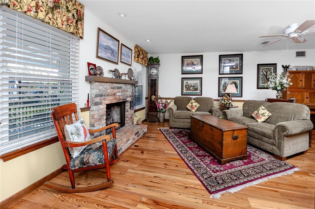 En Venta: $724,900 (4 camas, 3 baños, 2564 Pies cuadrados)