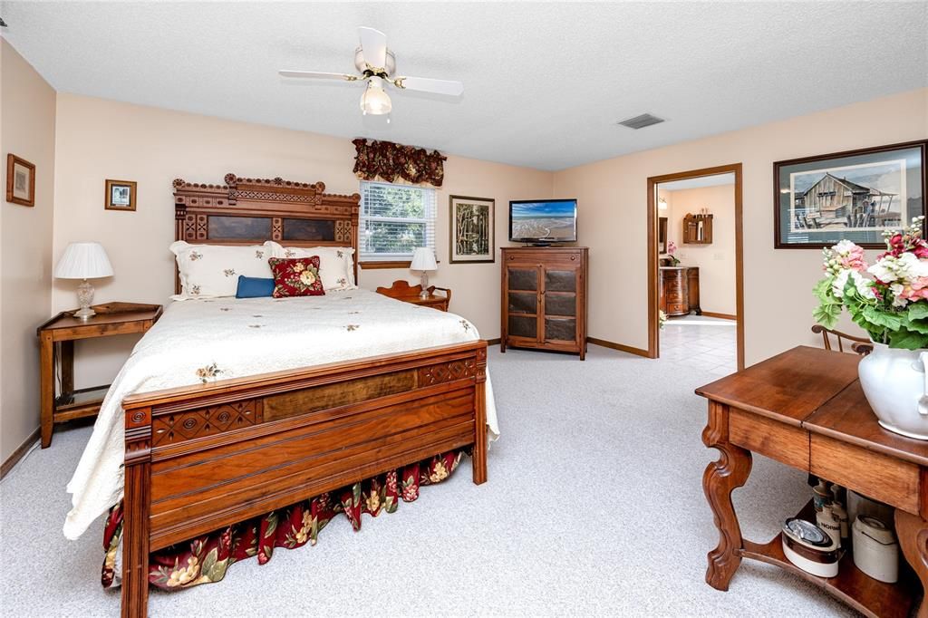 En Venta: $724,900 (4 camas, 3 baños, 2564 Pies cuadrados)