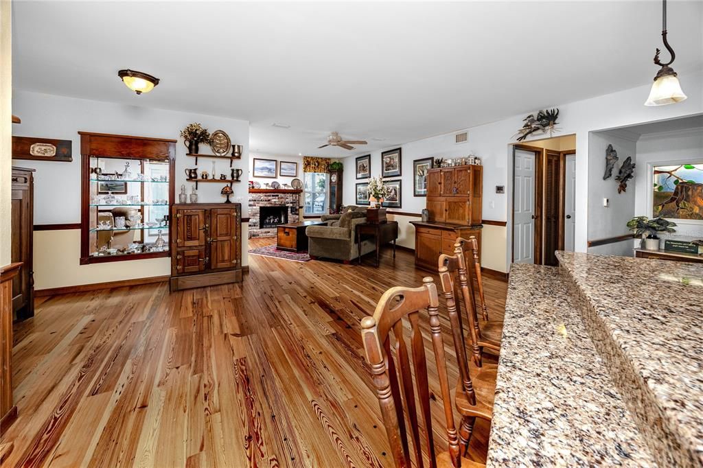 En Venta: $724,900 (4 camas, 3 baños, 2564 Pies cuadrados)